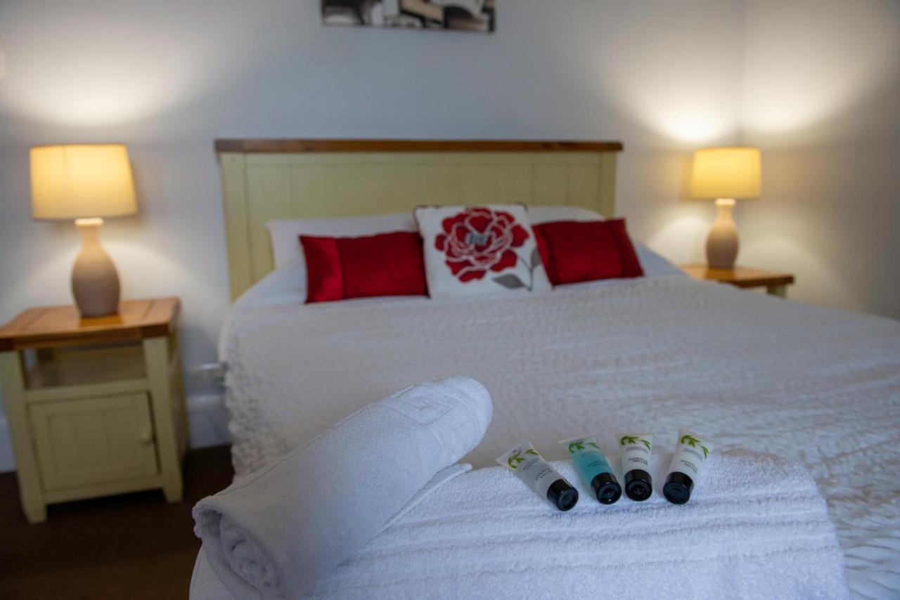 The Vale Hotel Криклейд Экстерьер фото
