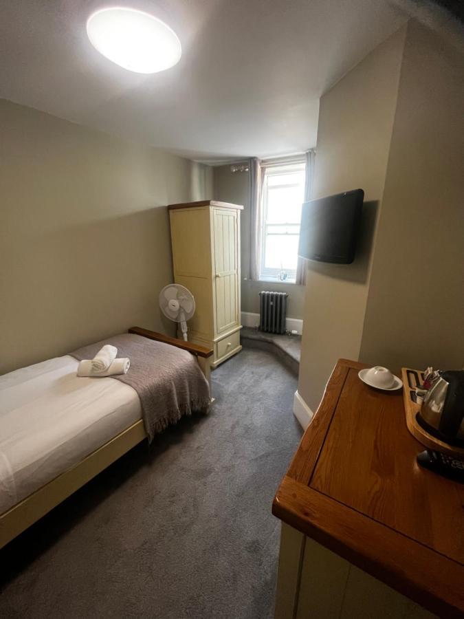 The Vale Hotel Криклейд Экстерьер фото