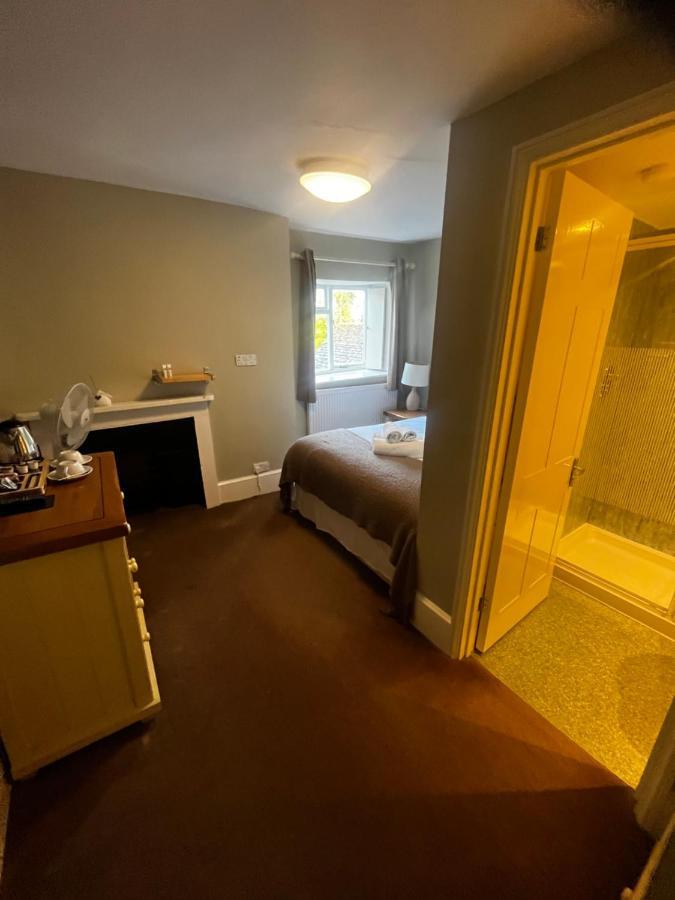 The Vale Hotel Криклейд Экстерьер фото